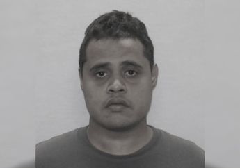 Sadar Salah Naik Pesawat, Pria Ini Panik dan Nekat Terjun dari Pintu Darurat