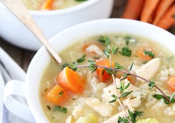 Cuaca Lagi Dingin Nih! Bikin Chicken and Rice Soup Special Ini Yuk