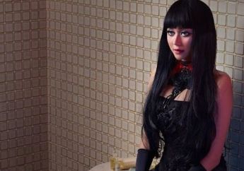 Aura Kasih Tampil Seperti Barbie di Pemotretan Ini!