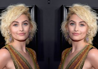 Bergaya Rock Chic Klasik, Inilah Penampilan Nyentrik Paris Jackson Saat Menghadiri Gala Premiere Film Perdananya