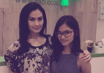 Kenakan Makeup Senada, Iis Dahlia dan Anaknya Tampil Bak Kakak Adik, Cantik yang Mana nih?