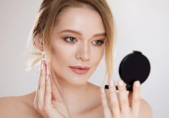 7 Rekomendasi Compact Powder yang Cocok Untuk Jenis Kulit Wajah Kering 