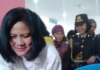 Viral yang Ditaburi Simpati, Ibu Iriana Jokowi Duduk di Ruang Tunggu Kelas Ekonomi