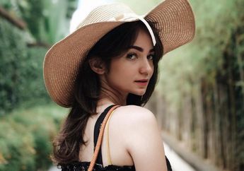 Cara Asyik Mengenakan Pleated Skirt ala Enzy Storia, Bisa Jadi Referensi Gayamu Saat Weekend nih!