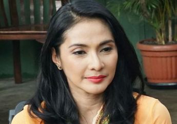 Maudy Koesnaedi Berbagi Pengalaman Saat Pertama Pegang Pistol