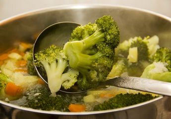 Cara Mengolah Sayuran yang Lebih Sehat Ketimbang Merebus, Catat ya!