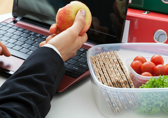 5 Ide Santapan Sehat untuk Bekal Makan Siang di Kantor