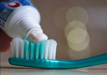 Ini Alasan Kenapa Pasta Gigi Bisa Menyebabkan Sariawan di Mulut Walau Kamu Rajin Konsumsi Sayur dan Buah