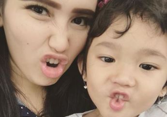 Duh, Gemes Banget! Lihat Yuk Keseruan Anak Ayu Ting Ting Makan Sushi Sambil Joget!