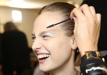  4 Inspirasi Merias Alis dengan Sentuhan Glitter yang Bikin Tampilanmu Semakin Menarik