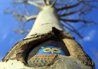 Unik, Mural dengan Media Pohon Bisa Jadi Karya yang Menakjubkan!