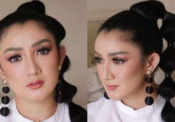 Berdiri di Tepi Danau, Melly Mono Mendadak Sadar Dirinya Perempuan 'Bandel'