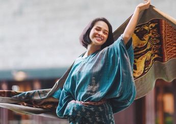 Gaya Chic Andien Aisyah Tampak Fashionable dengan Kombinasi Pleated Skirt, Lihat deh!