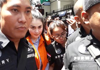 Jennifer Dunn Merunduk Datang ke Persidangan