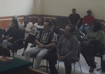 Atalarik Syah Datangi Sidang Pakai Dikelilingi 10 Body Guard!