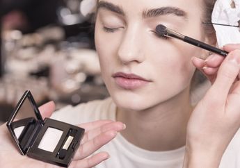 4 Cara Mengaplikasikan Riasan Eyeshadow Sesuai Bentuk Mata