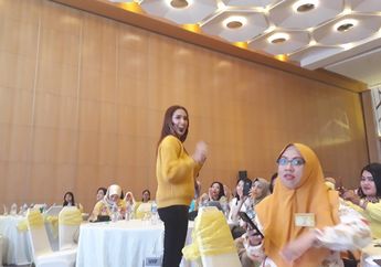 Ussy Sulistiawaty Tak Izinkan Anak Pegang HP