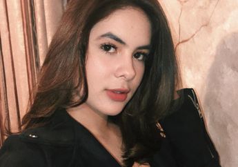 Gaya Simpel Stefhanie Zamora dengan Busana Hitam, Bisa Banget Kamu Contek!