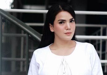 Tiru Gaya Monokrom ala Hot Mom Alice Norin yang Super Kece, Seperti Apa ya?