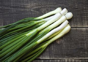 5 Manfaat Keren Daun Bawang yang Belum Kamu Tahu