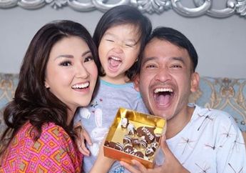 Cara Ruben Onsu dan Sarwendah Tan Berbagi Peran dalam Menemani Thalia Belajar