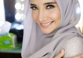 Usai Pagelaran, Desainer Cantik Zaskia Sungkar Dapat Kabar Duka