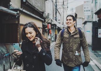 Kompaknya Penampilan Deasy Priscilla dan Marcel Chandrawinata Saat Liburan, Serasi Banget deh!