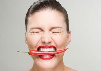 Sakit Kepala Saat Makan Makanan Pedas, Kenapa Bisa ya? Ternyata Ini loh Penyebabnya!