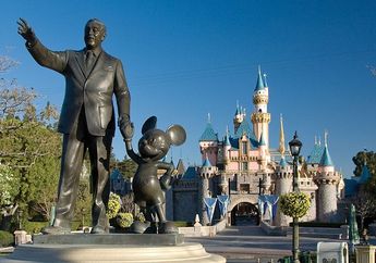 4 Hal Aneh yang Dilarang di Disneyland, Hati-hati Saat Liburan ke Sana ya! 