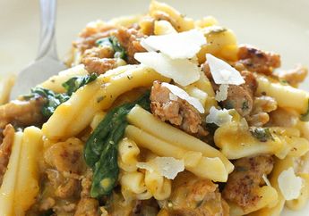 Pasta With Butternut Sauce Spicy Sausage and Baby Spinach, Menu yang Baik Untuk Kesehatan Mata Nih