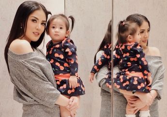 Tampil Kompak Kenakan Coat Leopard, Begini Fashion Style ala Nindy dan Putri Kecilnya, Akifa Dhinira Parasady Harsono