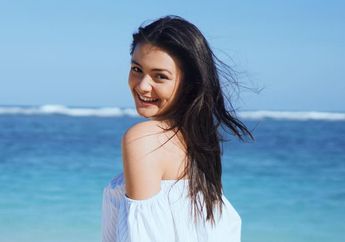 IBOMA 2018, Amanda Rawles Tampil Seksi dengan Busana Vintage