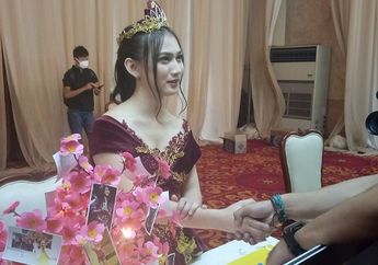Fans Laki-laki Ini Rela Habiskan Rp 6 Juta untuk Bersalaman dengan Melody JKT48