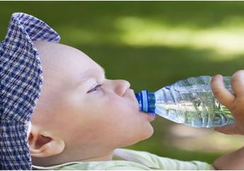Bolehkah Bayi Meminum Air Kemasan? Ternyata Seperti Ini Jawabannya, Jangan Sampai Salah