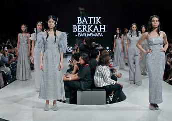Koleksi Busana Batik Modern Gaya Feminin Glamor Rancangan Batik Berkah by Barli Asmara di Plaza Indonesia Fashion Week 2018
