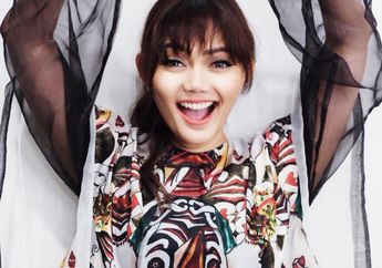 Makan Pakai Tangan Kiri, Netizen Berikan Nasehat pada Rina Nose