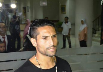 Gaston Castano Tinggalkan Jupe dengan Tergesa-Gesa, Ada Apa Ya?