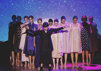 Koleksi Busana Berdetail Custom Embroidery Lace Karya Desainer Bramanta Wijaya di Media Viewing Trend 2018