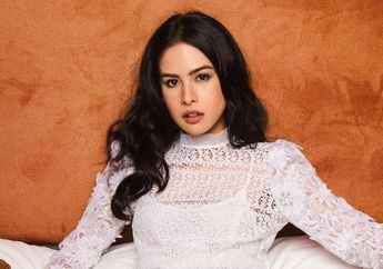 Maudy Ayunda Tampil Elegan dan Mewah dengan Balutan Dress Bernuansa Gold, Bikin Kamu Terpesona!