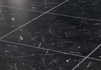 3 Ramuan yang Bisa Bikin Lantai Keramik Berwarna Hitam Makin Berkilau