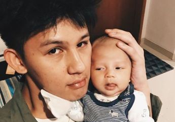 Pose Tertidur Bersama Putra Kecilnya, Bisa Bedain Mana Jevin Julian dan Nord Kiano Julian Nggak?