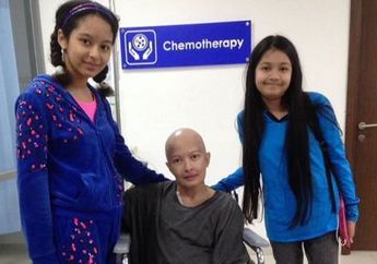 Bahagia! Putri Sulung Yana Zein: Mami Sudah Agak Baikan, Tapi Masih di China