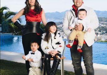 Rayakan Ulang Tahun Pernikahan Ke-8, Nia Ramadhani Dapat Kado Spesial dari Sang Suami, Bukan Cincin Emas Atau Berlian loh!