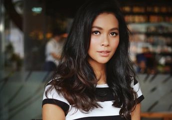 Mengintip Penampilan Seksi Bunga Jelitha yang Dinilai Mirip Artis Luar Negeri Saat Tampil di Panggung Indonesian Fashion Week 2018