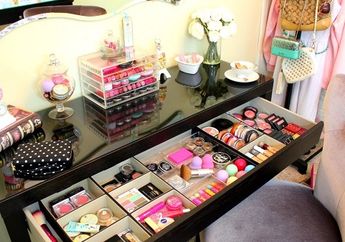 5 Langkah Ini Bisa Bikin Meja Rias Kamu Rapih, Nomer 4 Jangan Sampai Ketinggalan