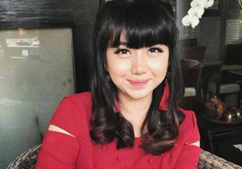 Penampilan Feminin Ghea Indrawari dengan Padu Padan Flare Skirt, Super Cute!