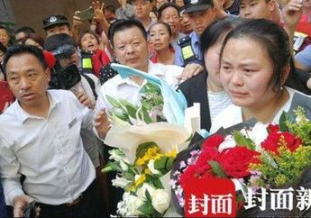 Bikin Haru, Pasangan Suami Istri Dipertemukan Kembali dengan Anaknya yang Hilang 24 Tahun Lalu