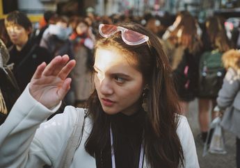 Yuk Intip Gaya Mix and Match Stripe Outfit ala Marsha Aruan