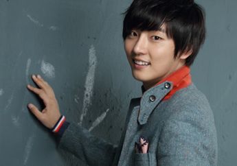 Diam-diam Aktor Yoon Shi Yoon Tulis Lagu untuk Fansnya, Siap Debut Jadi Penyanyi Jugakah?