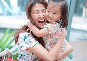 Thalia Putri Onsu Hebat! Sekali Dipanggil Sarwendah Langsung Bisa Posisi Yoga Ikutin Ibunya